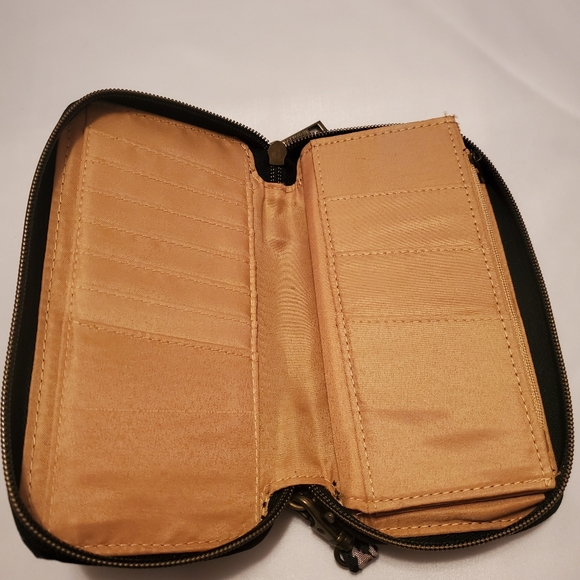 RFID Leopard Wallet/Wristlet - Picture 3 of 4